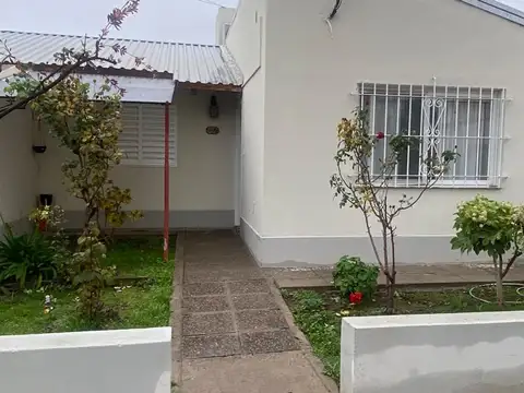REMAX VENDE CASA 3 DORMITORIOS