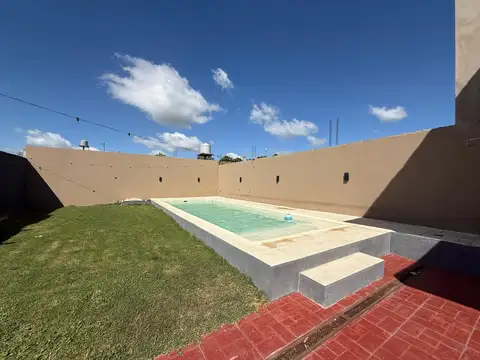 Casa 3 ambientes con 1 baño