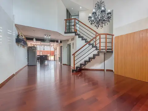 Casa de 6 Ambientes Apta Crédito en Villa del Parque, sobre Lote Propio