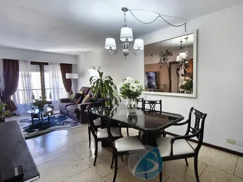 Calle Corrientes  al 1685