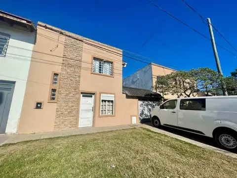 Venta Casa 2 dormitorios y cochera La Plata