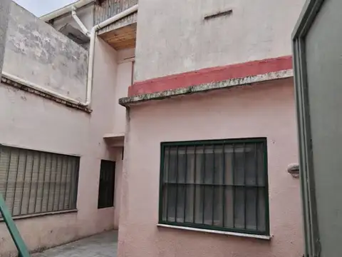 VIVIENDA MULTIFAMILIAR - IDEAL INVERSOR O DOS FAMILIAS EN VALENTIN ALSINA