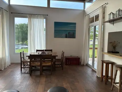 Casa 4 ambientes con 3 baños