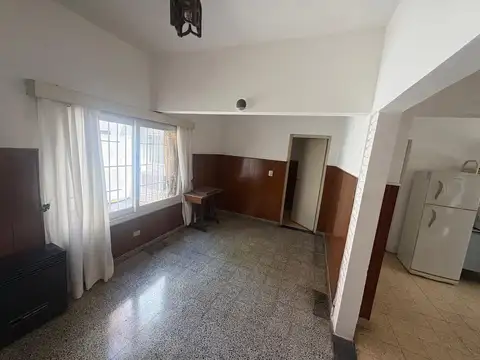 Casa 6 ambientes con 1 baño