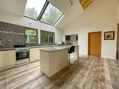 Casa en Venta con 3 cocheras