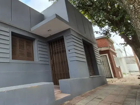 VENTA CASA 2 DORMITORIOS EN B° SARMIENTO