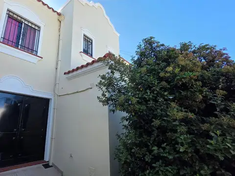 Casa 7 ambientes con 4 baños