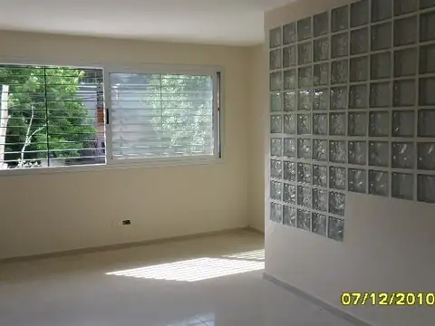 Oficina 6 ambientes con 1 baño