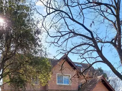 Casa 5 Dormitorios, Pileta y Gran Jardín en Don Torcuato