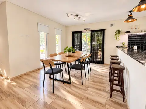 VENTA CASA 4 AMB EN BARRIO LOS OLIVARES CON PILETA