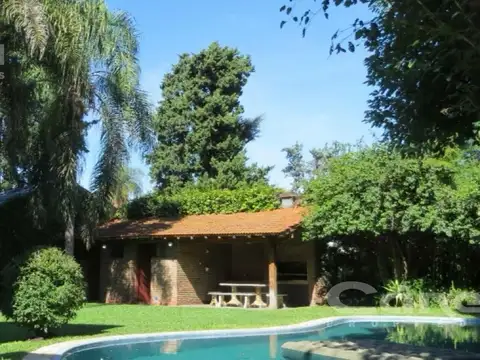 Casa en Venta con 4 cocheras