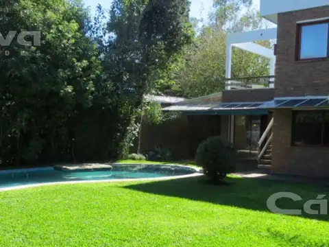 Casa 5 ambientes con 3 baños
