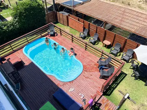 COMPLEJO DE 12 DEPARTAMENTOS CON PISCINA, ESTACIONAMIENTO Y QUINCHO
