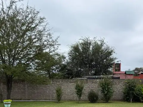 Vendo excelente lote con pileta de materiales con 600 m2