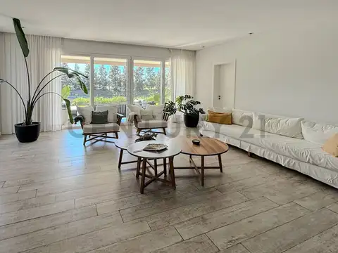 Casa en Venta con 4 cocheras