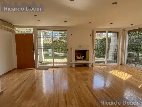 Casa en Alquiler con 2 cocheras