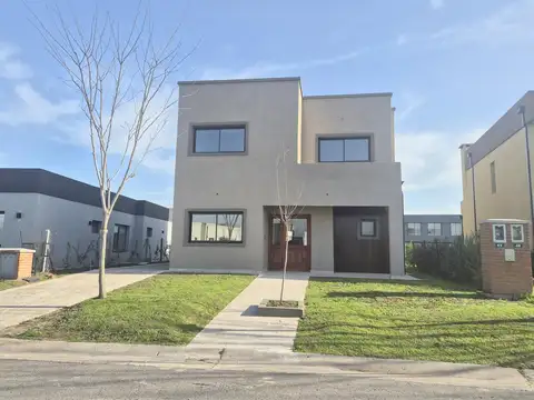 Casa en Venta en Barrio Cerrado San Pablo  Pilar. 6 ambientes cochera y jardín
