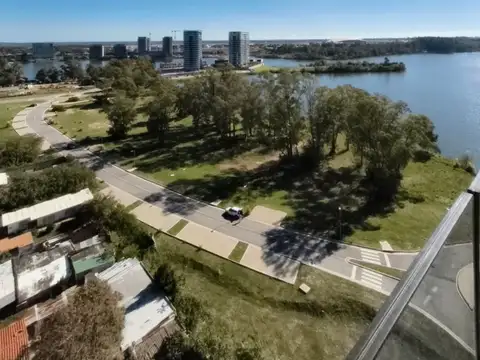 Avenida Carlos Racine 100