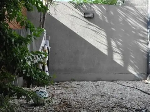 Depto Tipo Casa 3 ambientes con 2 baños