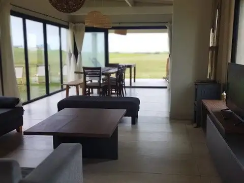 Casa 3 ambientes con 2 baños