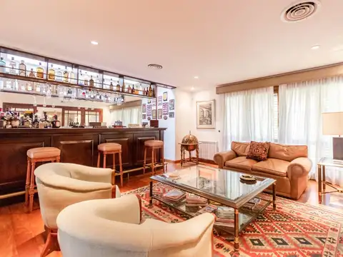 Casa en Alquiler con 7 cocheras