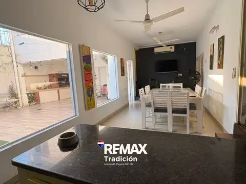 Hermosa Casa en Dúplex sobre Av. Hernandarias