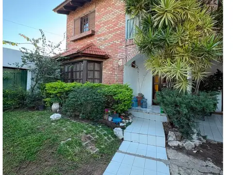 Hermosa Casa en Dúplex sobre Av. Hernandarias