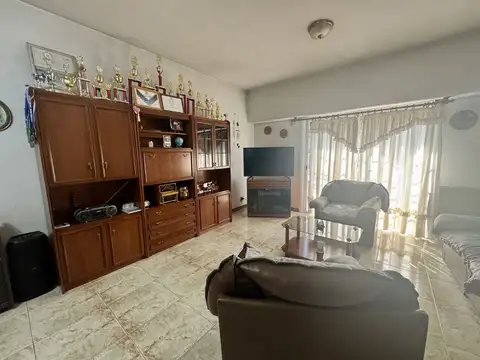 Av. Presidente Juan Domingo Perón , Piso 1