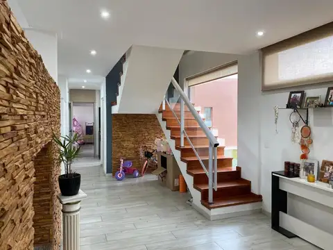 Casa 5 ambientes con 4 baños