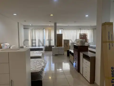Oficina en Venta con 9 cocheras