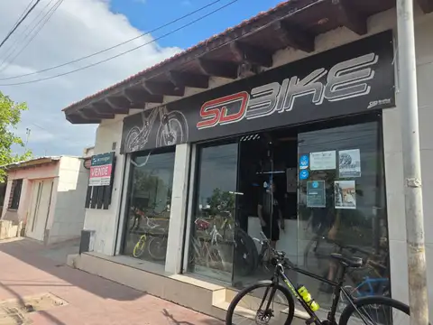 Salón comercial con vivienda ? Tropero Sosa