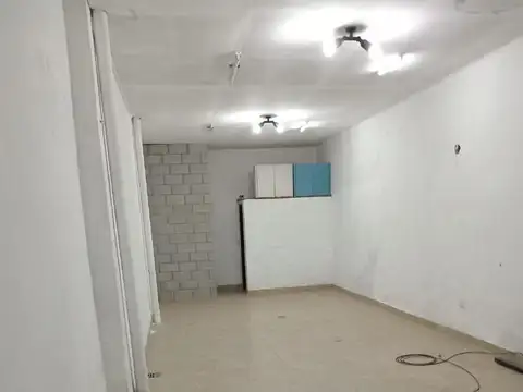 Local en Alquiler en Remedios De Escalada, $ 500.000