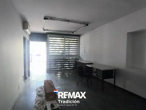 Oficina Alquiler 6 ambientes Macro Centro Rcia
