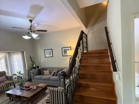 Casa 5 ambientes con 3 baños