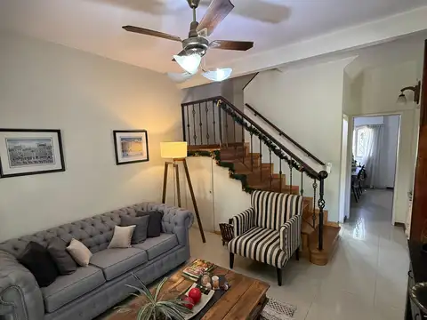 VENTA CASA LOTE PROPIO - HERMOSA ZONA DE MARTINEZ