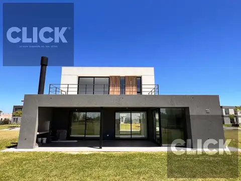 Casa 5 ambientes con 3 baños