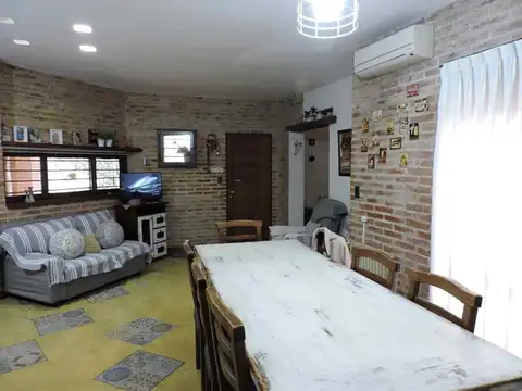 Casa 11 ambientes con 3 baños