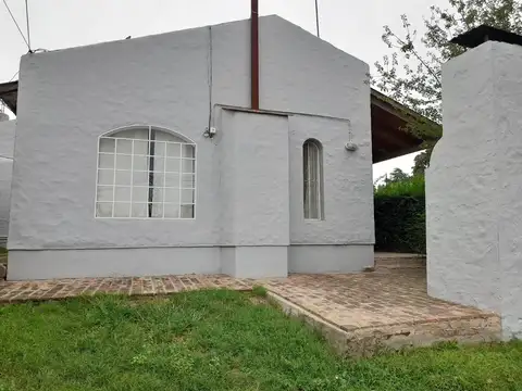 Casa 9 ambientes con 4 baños