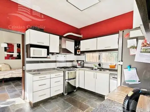 Casa en Venta con 2 cocheras