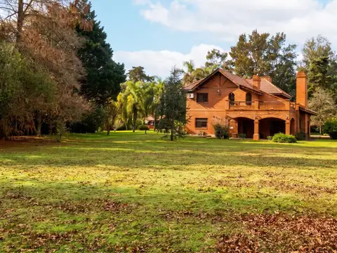 Casa en Venta con 2 cocheras