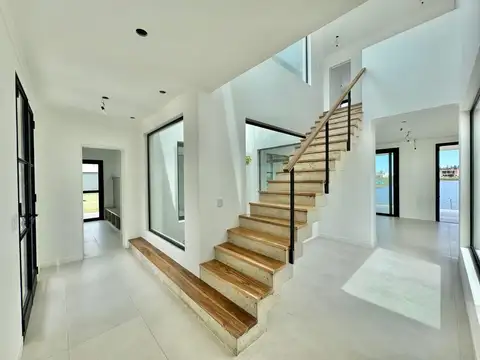 Casa 5 ambientes con 2 baños