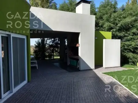 Excelente propiedad estilo moderno con gran parque y piscina en barrio Brickland, Canning.