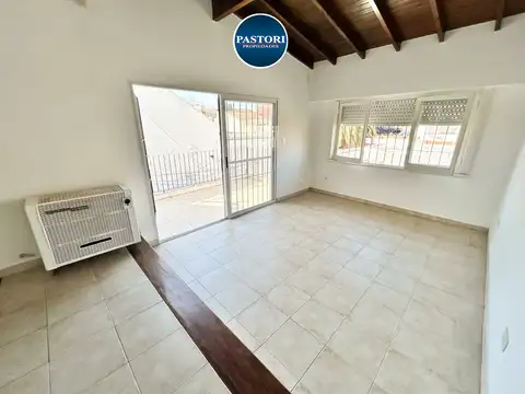 Depto Tipo Casa en Alquiler de 1 dormitorio