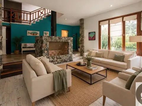 Casa en Venta con 2 cocheras