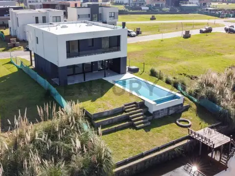 boulevard de todos los santos 5700, Piso 0