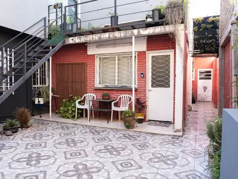 CASA DE PASILLO EN VENTA 2 DORMI PATIO TERRAZA
