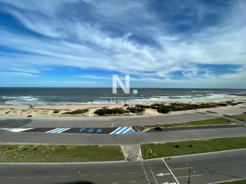 Apartamento de 3 dormitorios en Torres del plata , Punta del este , Playa Barava