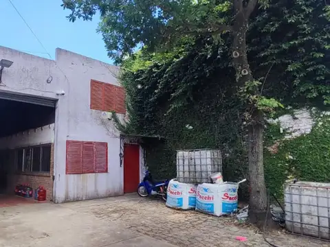 Galpón con oficinas en VENTA