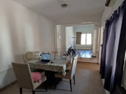 Venta Casa 5 Ambientes con Patio y Pileta B° Güemes