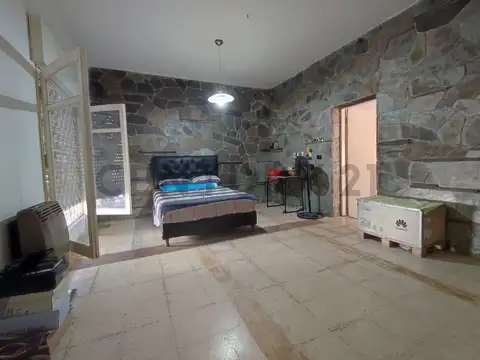 Venta Casa 5 Ambientes con Patio y Pileta B° Güemes